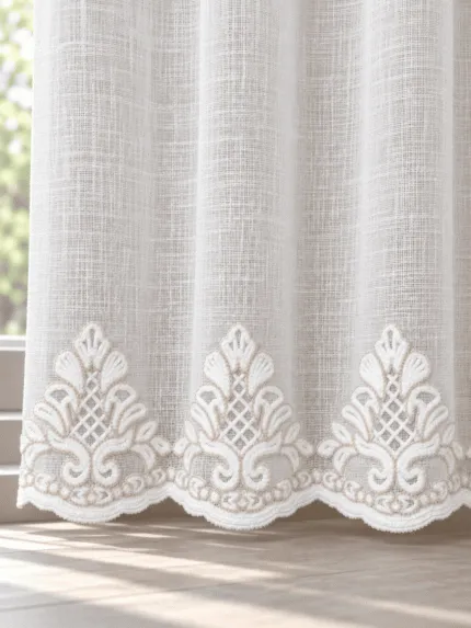 Ekru etek nakışlı tül perde damask motif yakın çekim